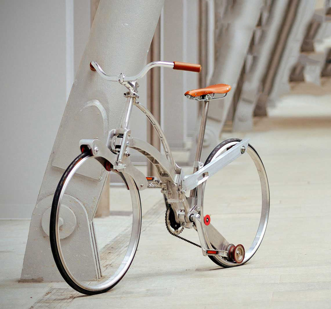 bicicletta che si guidano sdraiati